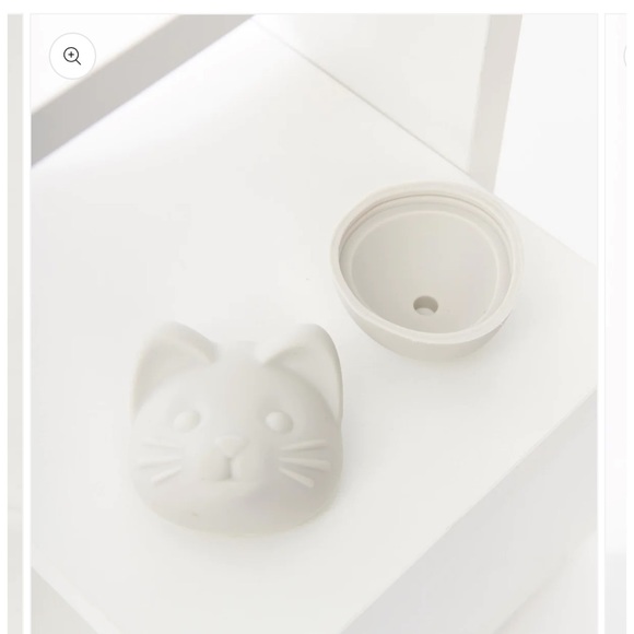 Cool cat ice mold. New in box. - Picture 4 of 4